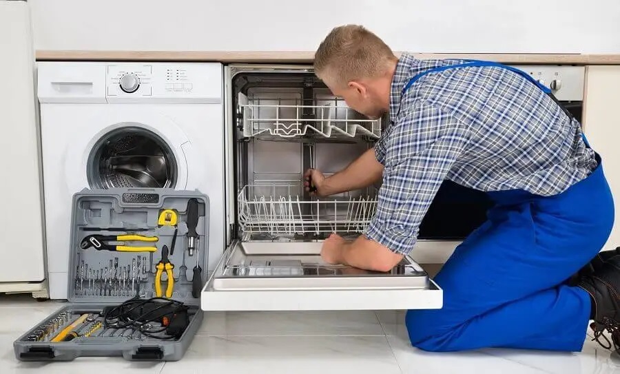 Yığılca İmmergas servisi teknisyen ekibi beyaz eşya tamiri yaparken